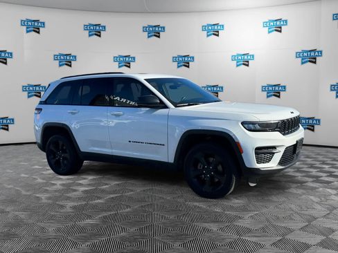 Certified 2023 Jeep Grand Cherokee Altitude image 13