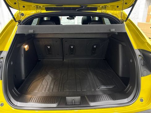 Used 2024 Chevrolet Trax RS w/ Sunroof Package FWD image 36