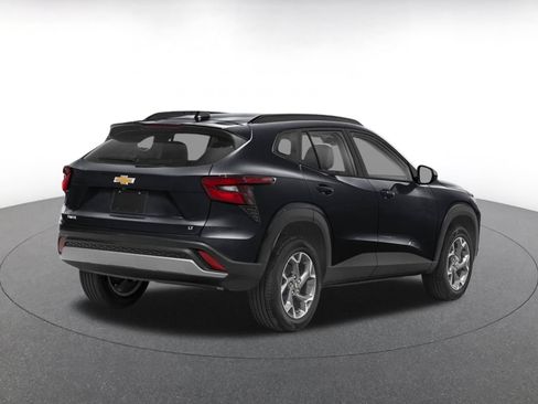 Used 2025 Chevrolet Trax LT FWD image 2