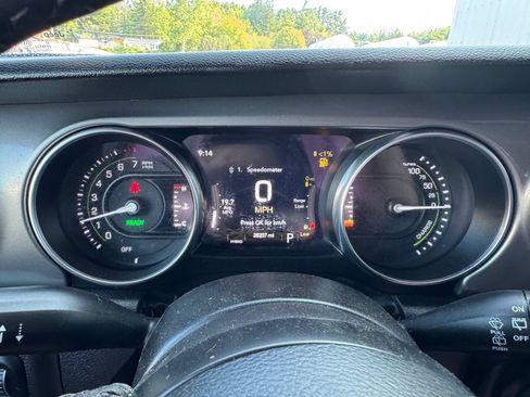 Used 2023 Jeep Wrangler Unlimited w/ Cold Weather Group AWD/4WD image 9