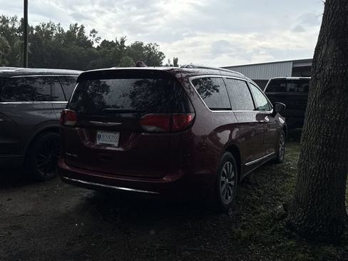Used 2019 Chrysler Pacifica Touring-L Plus FWD image 5