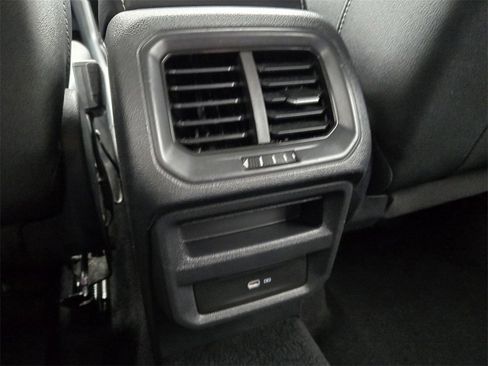 Used 2024 Volkswagen Taos SE image 11