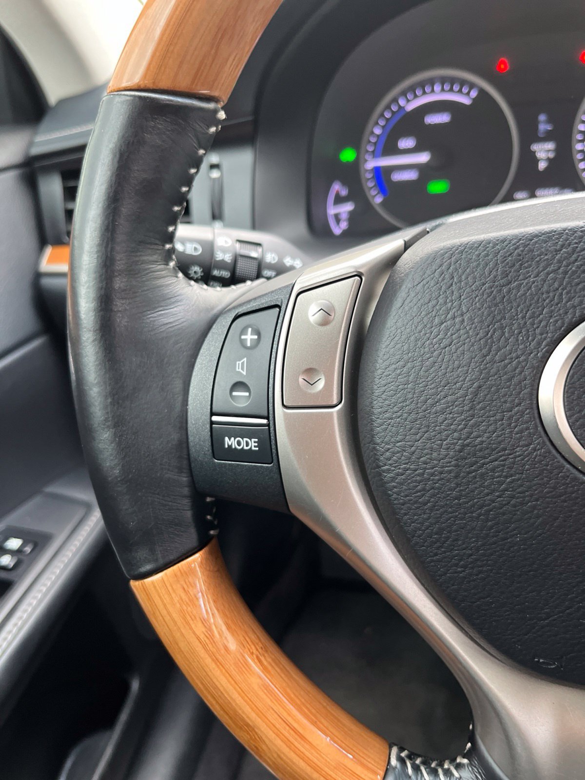 Used 2015 Lexus ES 300h w/ Navigation System Package FWD image 20