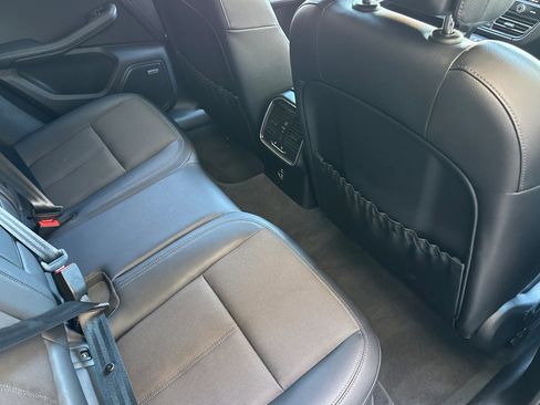 Used 2022 Porsche Macan AWD/4WD image 32