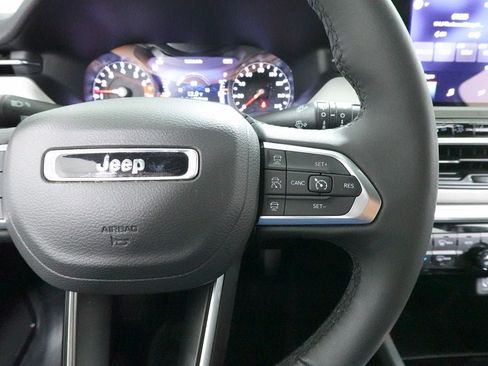 Used 2025 Jeep Compass Limited AWD/4WD image 12