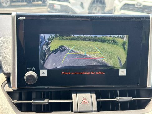 Used 2025 Toyota RAV4 XLE FWD image 15