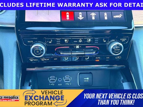 Used 2023 Jeep Grand Cherokee Summit AWD/4WD image 27