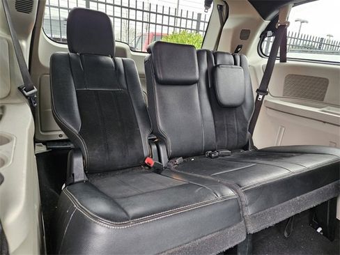 Used 2018 Dodge Grand Caravan SXT image 6