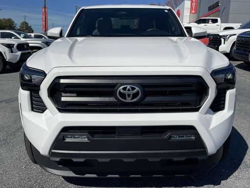 Used 2025 Toyota Tacoma SR5 image 7