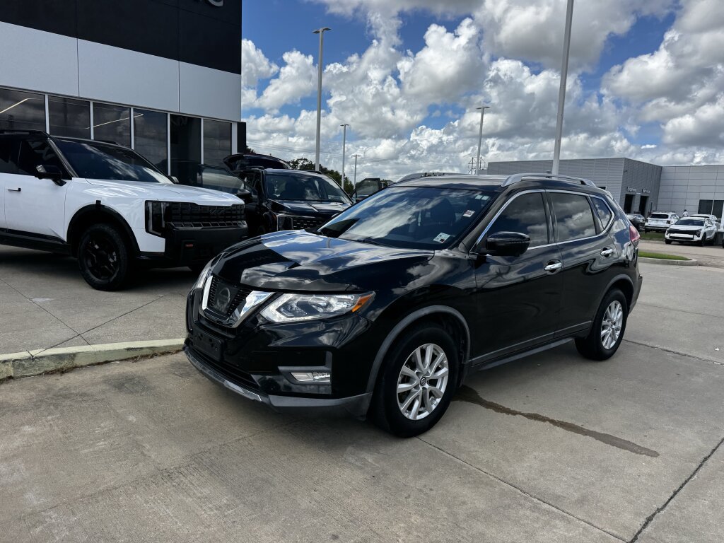 Used 2017 Nissan Rogue SV w/ SV Premium Package FWD image 4