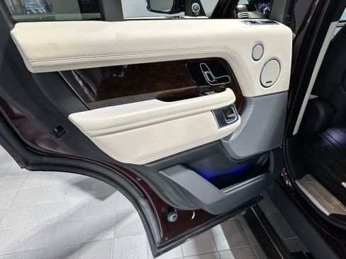 Used 2020 Land Rover Range Rover HSE image 30