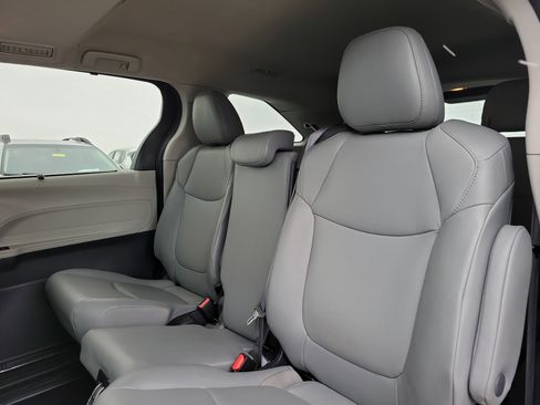 Used 2024 Toyota Sienna XLE image 12