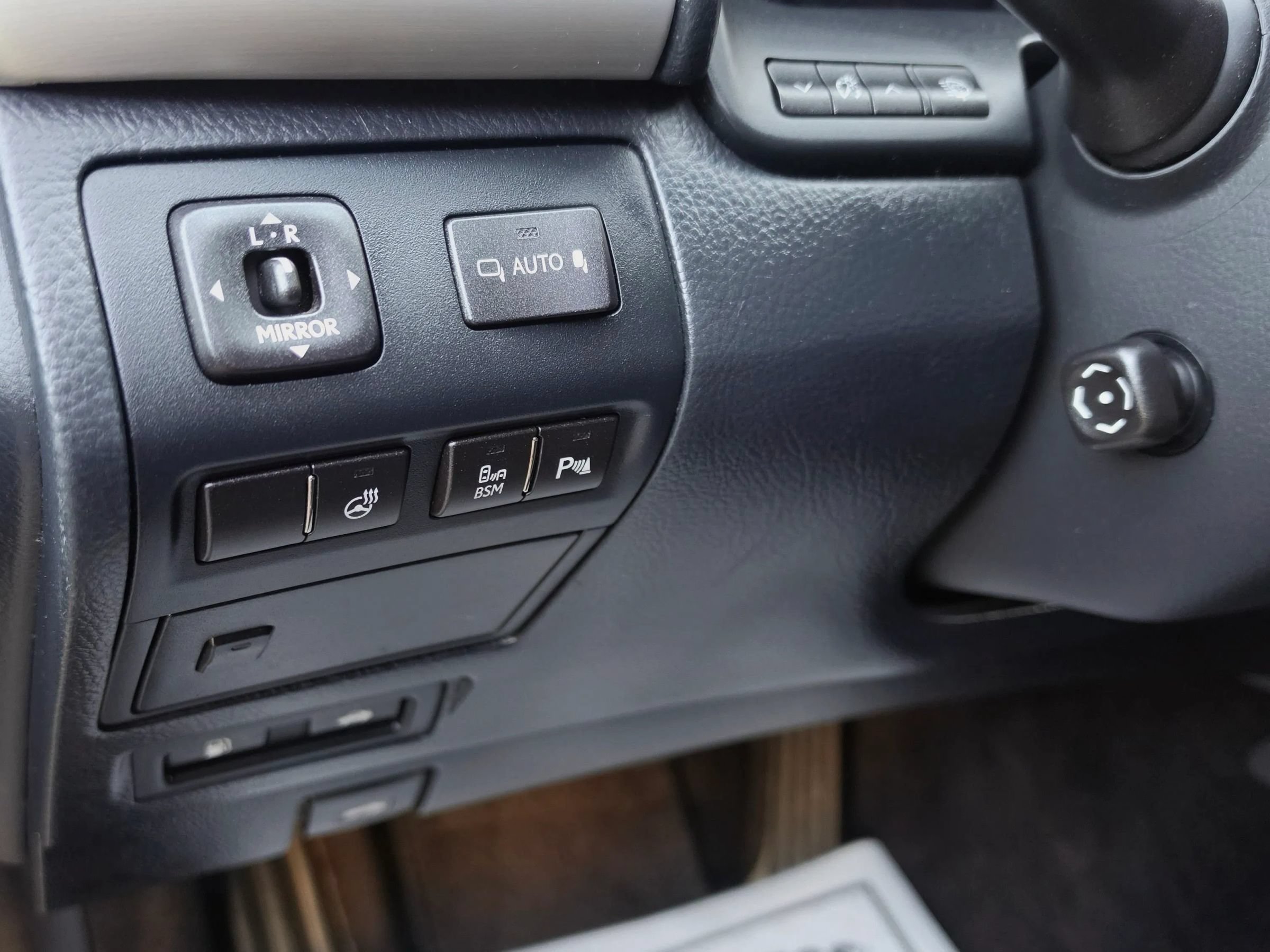 Used 2014 Lexus LS 460 w/ Comfort Package RWD image 22