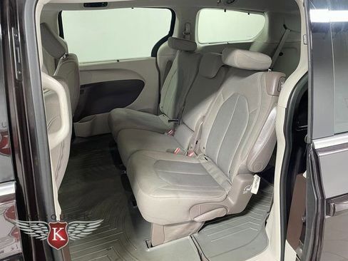 Used 2017 Chrysler Pacifica Touring Plus w/ Tire & Wheel Group image 21
