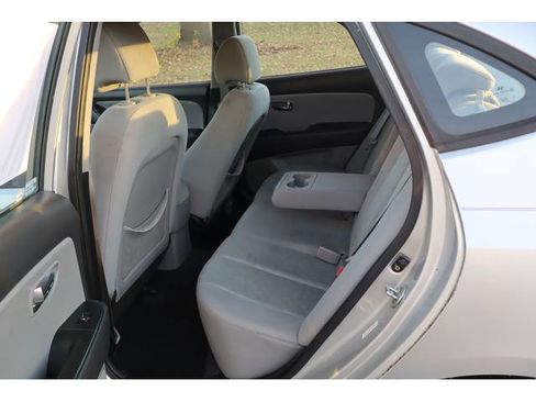 Used 2010 Hyundai Elantra GLS image 9