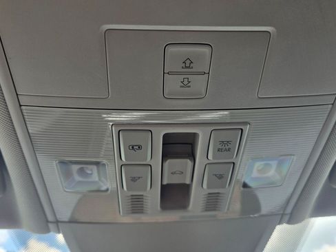 Certified 2022 Volkswagen Tiguan SE w/ Panoramic Sunroof Package FWD image 33