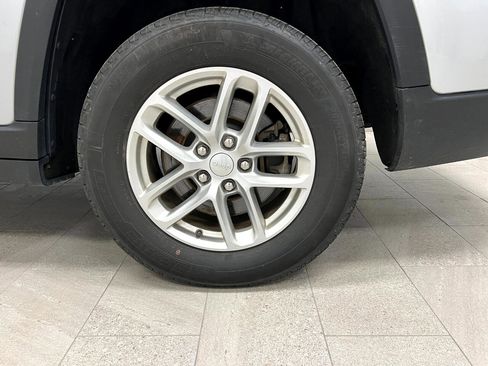 Used 2023 Jeep Grand Cherokee L Laredo image 53