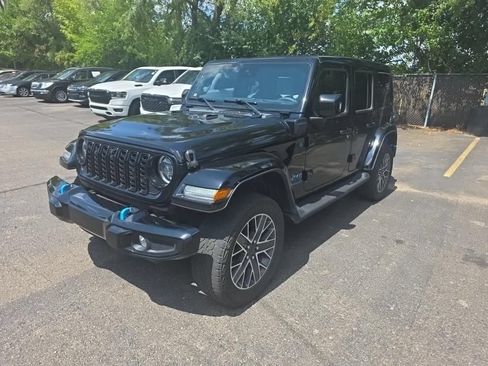 Used 2024 Jeep Wrangler High Altitude AWD/4WD image 3
