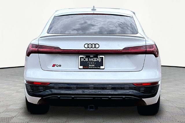 Used 2024 Audi Q8 e-tron Prestige AWD/4WD image 4