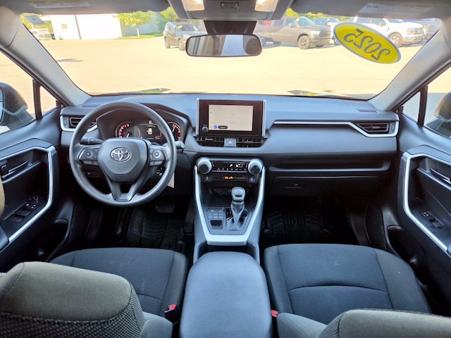 Used 2025 Toyota RAV4 LE AWD/4WD image 15
