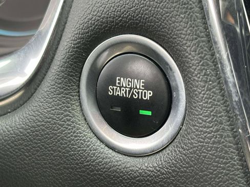 Used 2023 Chevrolet Traverse LT image 27