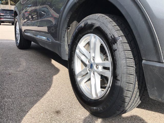 Used 2023 Ford Explorer XLT AWD/4WD image 12