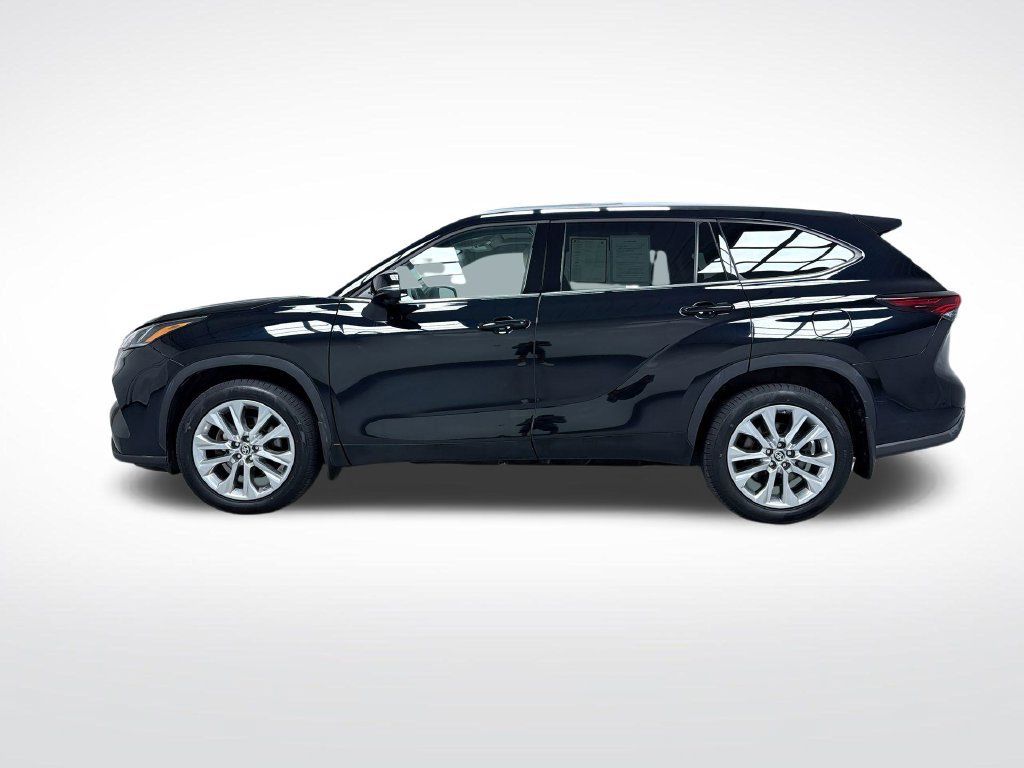 Certified 2024 Toyota Highlander Limited AWD/4WD image 9