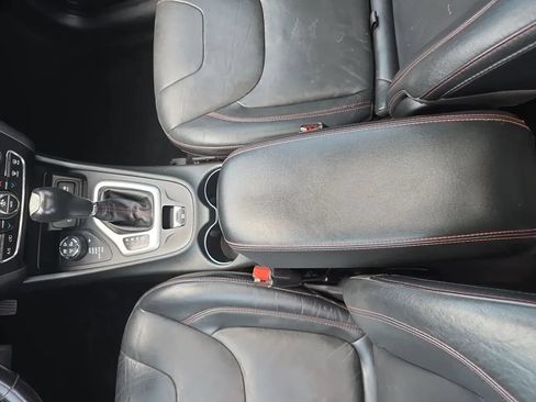 Used 2014 Jeep Cherokee Trailhawk w/ Technology Group AWD/4WD image 19