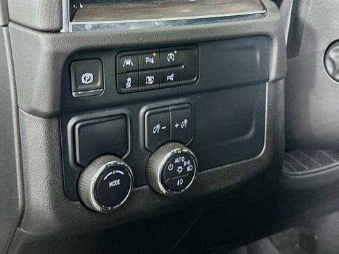 Used 2025 Chevrolet Tahoe Premier image 17