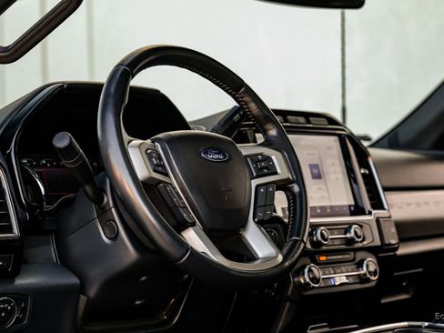 Used 2022 Ford F250 Lariat w/ Black Appearance Package image 40