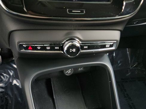 Used 2020 Volvo XC40 T4 Momentum FWD image 27
