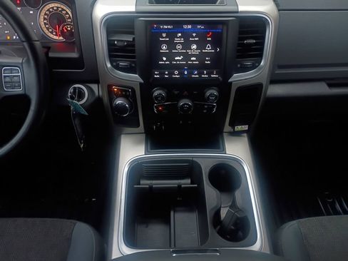 Used 2018 RAM 1500 SLT RWD image 3