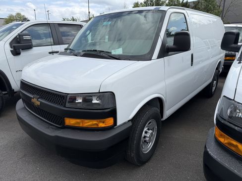New 2026 Chevrolet Express 2500 w/ Driver Convenience Package RWD image 4