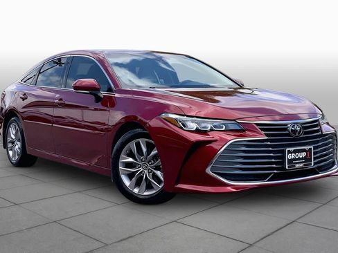 Used 2019 Toyota Avalon XLE w/ Moonroof Package FWD image 3