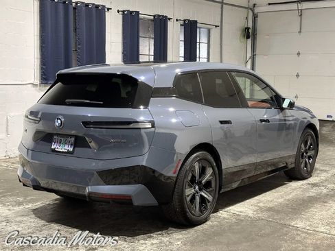 Used 2022 BMW iX xDrive50 w/ Premium Package AWD/4WD image 8