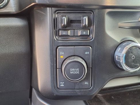 Used 2023 Ford F250 Lariat w/ Chrome Package image 31