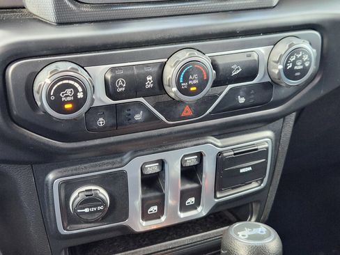 Used 2018 Jeep Wrangler Sport AWD/4WD image 16
