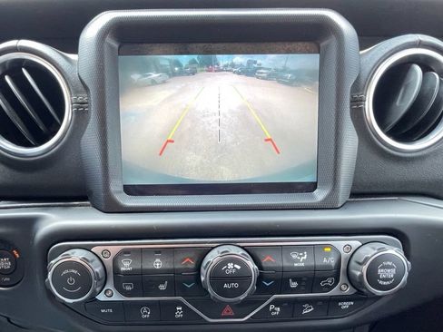 Used 2019 Jeep Wrangler Unlimited Sahara AWD/4WD image 26