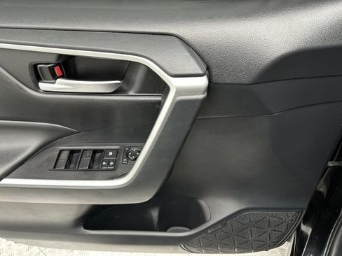 Used 2019 Toyota RAV4 XLE AWD/4WD image 13