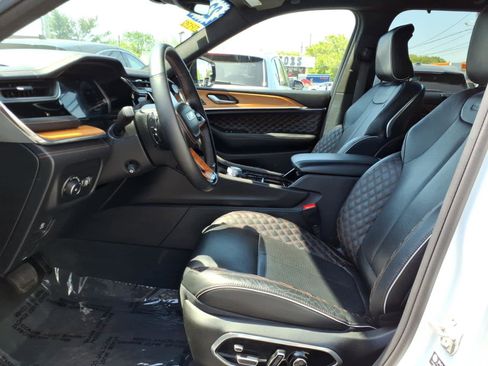 Used 2023 Jeep Grand Cherokee Summit AWD/4WD image 11