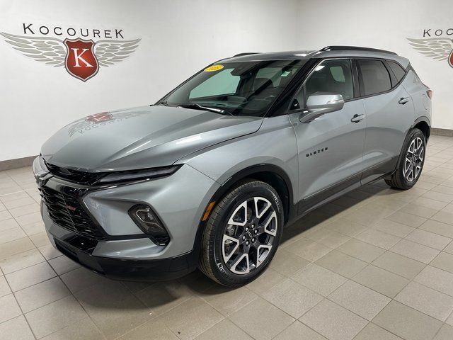 Used 2025 Chevrolet Blazer RS w/ Enhanced Convenience Package AWD/4WD image 3