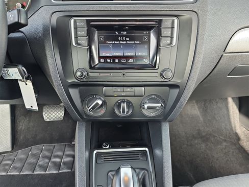 Used 2017 Volkswagen Jetta S image 20