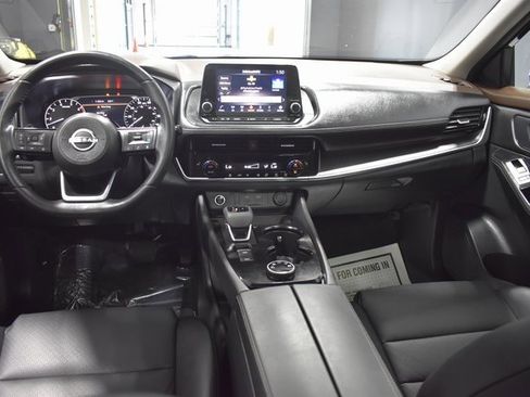 Used 2022 Nissan Rogue SV w/ SV Premium Package image 13