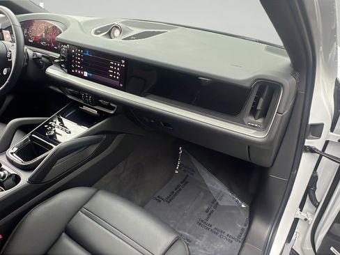 Certified 2026 Porsche Cayenne S AWD/4WD image 21