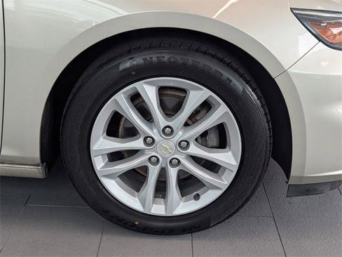 Used 2016 Chevrolet Malibu LT image 16