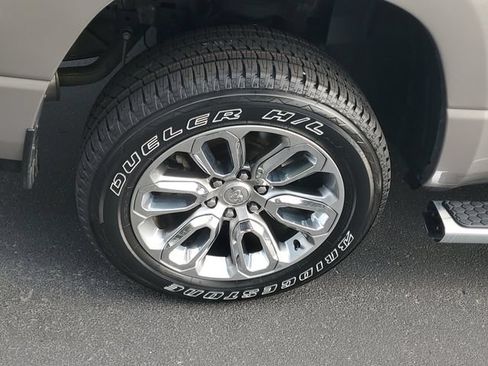 Used 2023 RAM 1500 Laramie AWD/4WD image 5