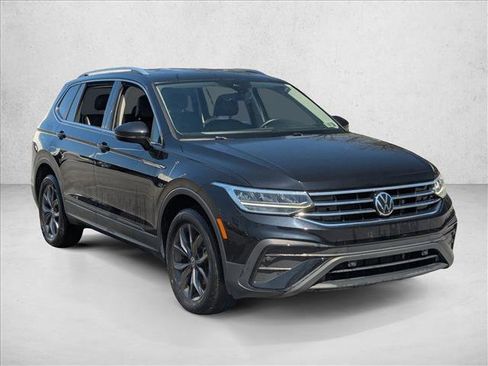 Used 2022 Volkswagen Tiguan SE image 3