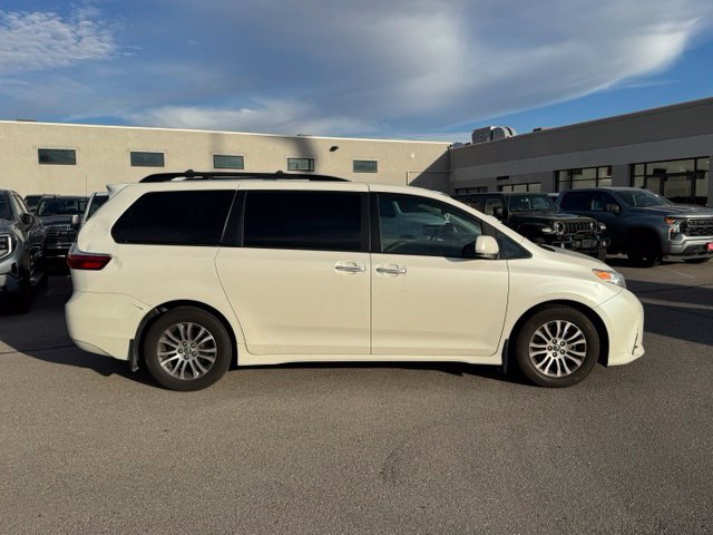 Used 2019 Toyota Sienna XLE Premium FWD image 8