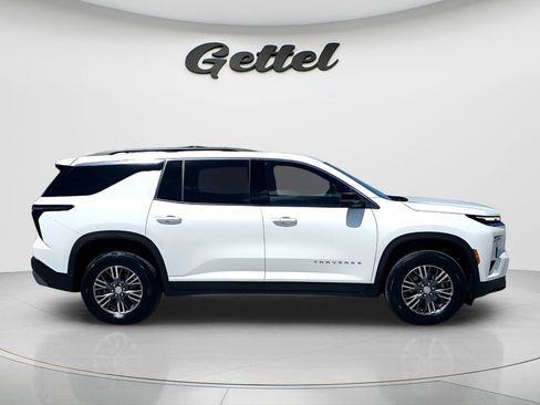 Used 2025 Chevrolet Traverse LT image 6