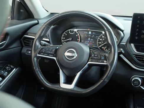 Used 2023 Nissan Altima 2.0 SR FWD image 11